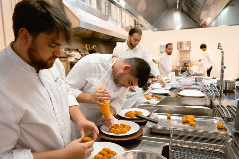 Bodegas Mezquita impulsa mediante la Fundación Campus Córdoba el talento gastronómico en la ciudad.
